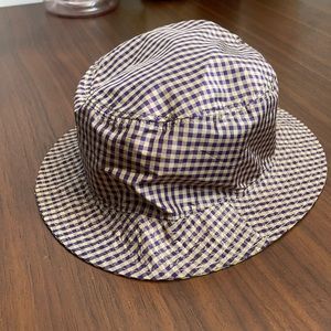 Reversible bucket hat